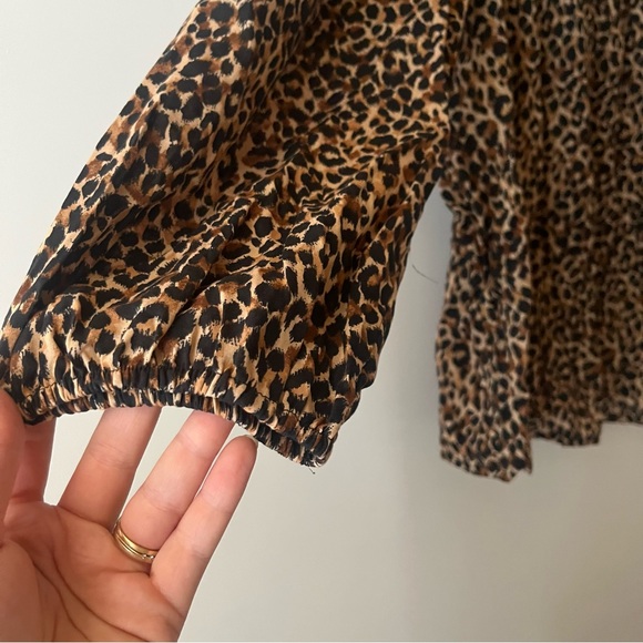 Old Navy Leopard Print Women's Top - Picture 3 of 7